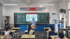 孩子们分组制做食物平安手抄